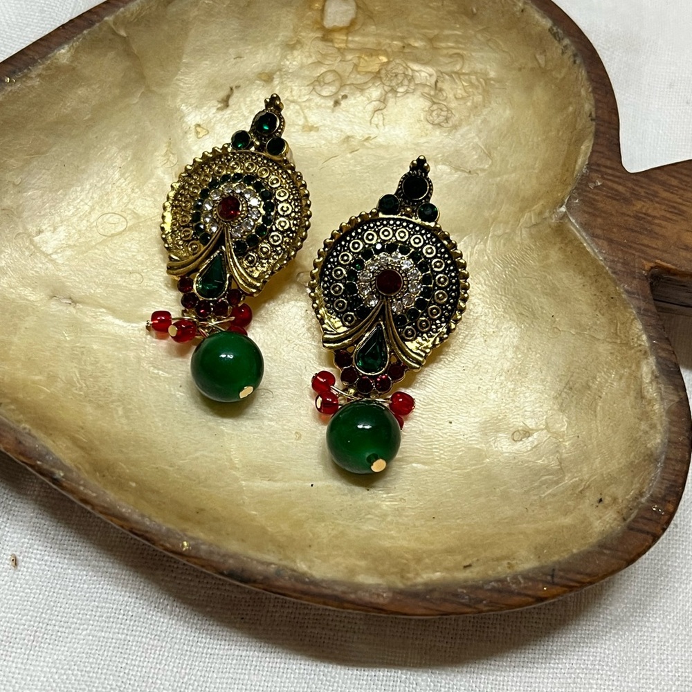 Elegant Gold‎ and Green Earrings - Picture 2 of 7